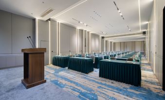 XANA Deluxe Hotel (Fangchenggang High-speed Railway Station Administrative Center)