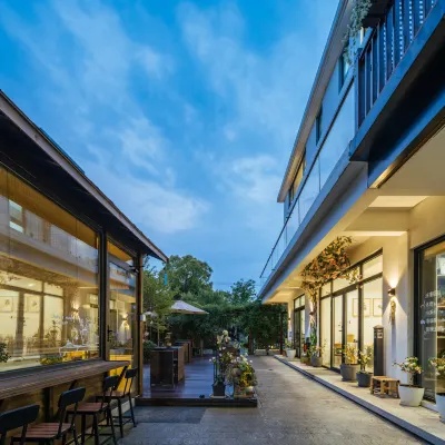 Floral Hotel·Hua Yu Hua Pan B&B Hotels near Guangming Flower Expo Town