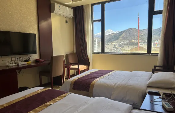 松潘塔哈倉酒店（黃龍九寨高鐵站店）