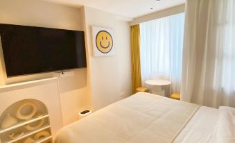 Luck·LOFT Cinema Hotel (Nanchang West Station Lihuashan Metro Station)