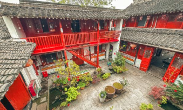 Shaoxing Laotaimen Lu Xun's Hometown Youth Hostel