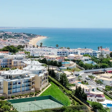 BnB Homes Eco Apartment with Terrace, 2 Swimming pools & Tennis court
