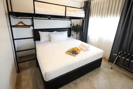 Suite 18 Boutique Hotel - Hostel