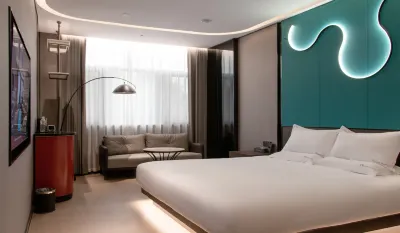 VV Hotel (Nanyang Xinhua City Square Railway Station)