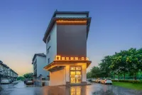 麗呈別院·雲逸 龍翔集貿市場附近的飯店