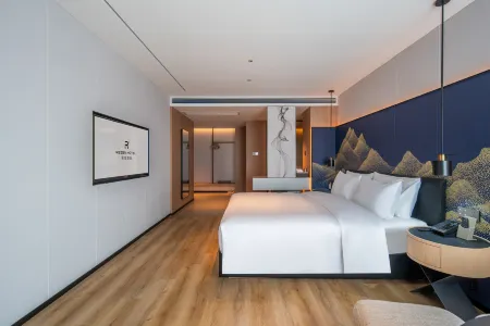 Rezen Hotel (Xinxiang Municipal Government East Railway Station)