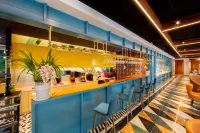 Ibis Styles Hotel (Ruili Jiegao Border Trade Zone Branch) - ที่มีบาร์
