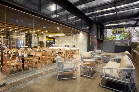 Oakwood Makati Avenue Отели рядом с достопримечательностью «P Burgos Street»