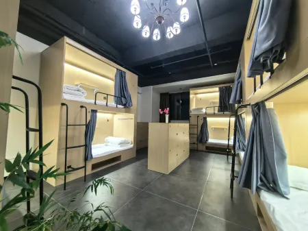 Jinghou Youth Hostel (Sanfang Qixiang Branch)