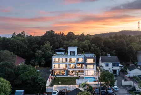 Anji Youxiang Parent Child Pool Resort Homestay (Zhongnan Baicaoyuan Branch) Отели рядом с достопримечательностью «Zhejiang Institute of Technology (Anji Campus)»