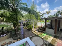 Villa Zahira & House 2 Hotels in Jambi