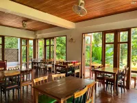Riverhouse Resort Hoteles en Mae Sariang