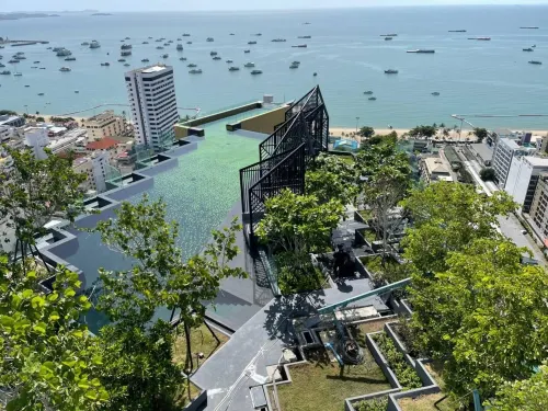 The Edge Central Pattaya - infinity pool with sea view - Mountain view