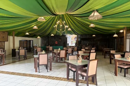 Hotel Pesona Bamboe Отели в г. Лембанг