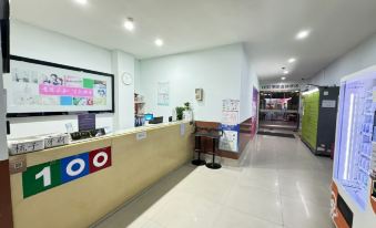 Ebai Chain Hotel (Shanghai Hongqiao Railway Station Exhibition Center Branch)