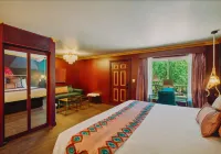 The Fainting Couch Hotels in Cobb