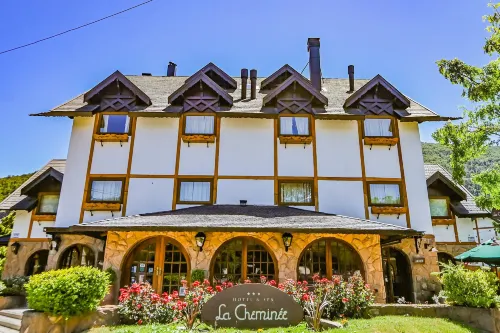 Hotel & Spa La Cheminée فنادق في سان مارتن دي لوس أنديس