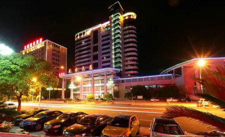 Dongyang Garden Hotel Отели рядом с достопримечательностью «New Garden of Eternal Spring (Summer Garden)»