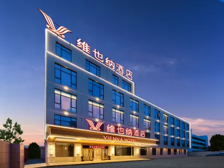 Vienna Hotel (Zhongshan Hot Spring Resort) Отели рядом с достопримечательностью «Happy Valley»