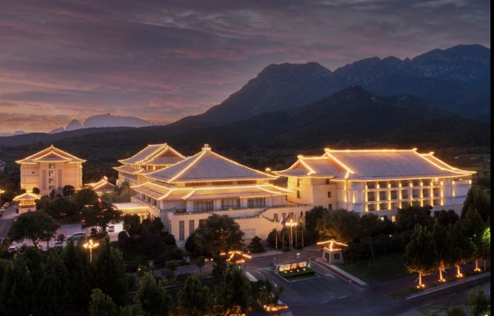 Zhongzhou Leading Hotel