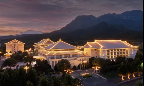 Zhongzhou Leading Hotel