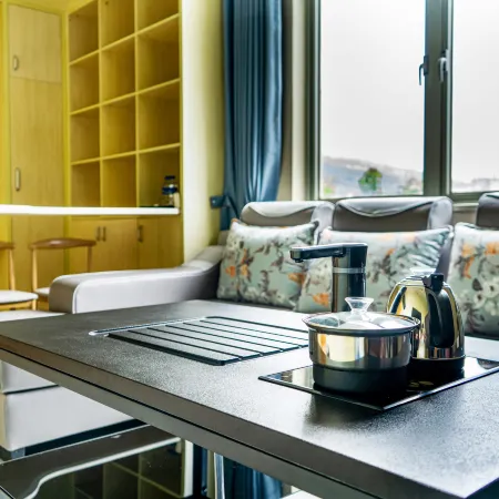 Qinghua Hotel (Lincang People's Hospital New Campus)