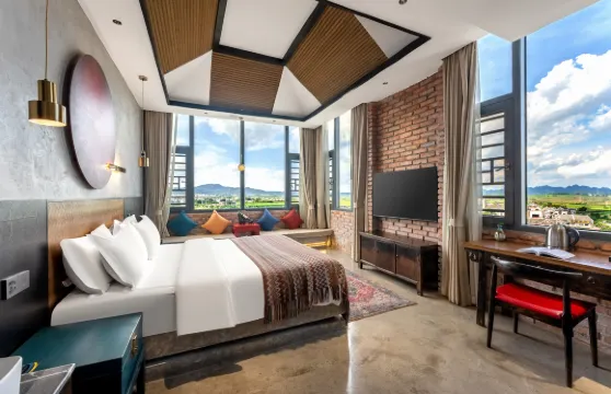 羅平百然主題酒店