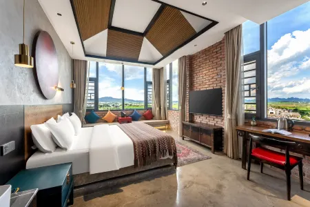 Bairan Theme Hotel Отели рядом с достопримечательностью «Luoping Canola Flower Ocean»