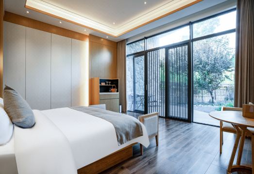 진후 수림 관광지, 강푸 준란 온천 리조트