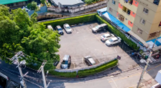 โรงแรมสินสิริลาดพร้าว 83 โรงแรมใกล้โชว์รูมเบนซ์พันทวียนต์