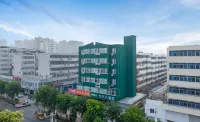 Xinxiang 988 Hotel (No. 2 Middle School and Second Hospital Branch) Hotels near Dashang Xinmart (Fengquan Shop)