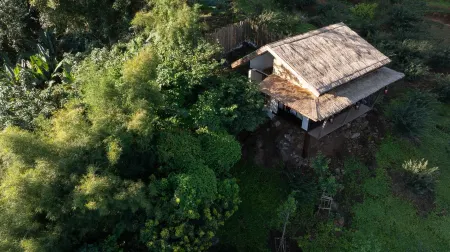 Chai Cheevit Maesa Отели рядом с достопримечательностью «Bai Orchid and Butterfly Farm»