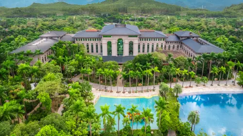 Dragon Bay Natural Hot Spring Resort - 4-Sterne