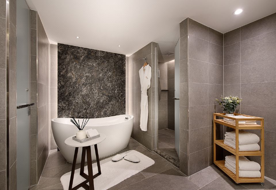 4. 샤토-리치 호텔..