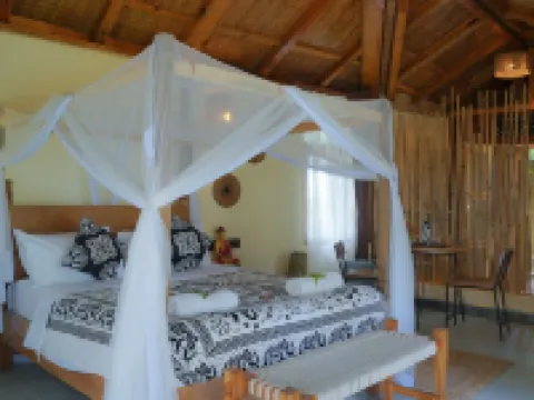 Sapana Village Lodge チトワンのホテル