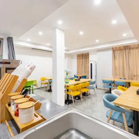 Yayi Collection Hotel (Nanchang West Subway Station)