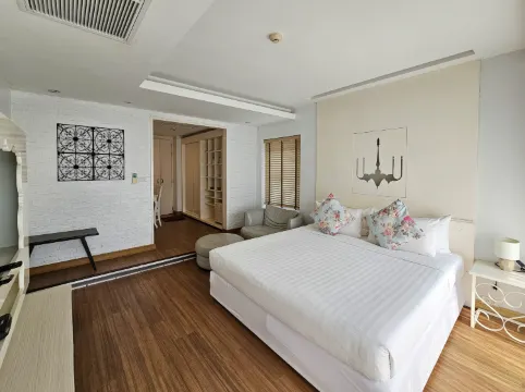 ห้องพักมีระเบียงวิวทะเล