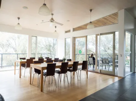 YHA Apollo Bay Eco Отели в г. Аполло-Бэй