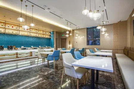 Elong Yam Hotel (Bengbu Railway Station First Affiliated Hospital) Отели рядом с достопримечательностью «Anhui University of Science and Technology (Longhu Campus)»