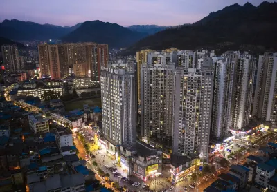 Mehood Hotel (Chongqing Youyang Taohuayuan) Các khách sạn ở Dậu Dương