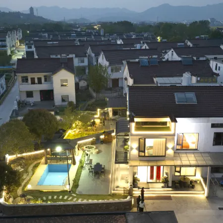 Jiuhuashan Lianzi Homestay (Jiuhuashan Scenic Area Tourist Service Center)