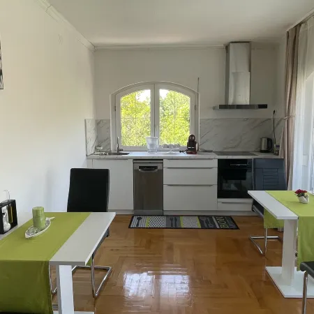 Meszko Park House Budapest Отели рядом с достопримечательностью «Руины древнего города Аквинк»