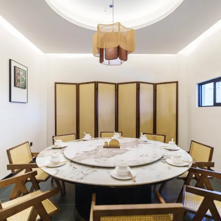 Jiqingshanshuijian Hot Springs Resort Hotel