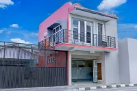 Hotel O Stasiun Tegal Near Alun-Alun  Formerly Lumina Guest House Hotel di Adiwerna