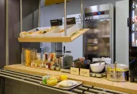 B&B Hotel Villeneuve Loubet Village Hotels in Villeneuve-Loubet