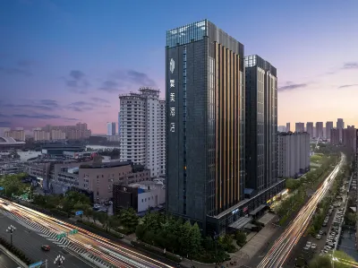 MEHOOD LESTIE Hotel (Luoyang Longmen High-Speed Railway Station Sports Center)