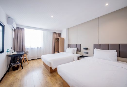 홈인 페블 호텔 리모델링된 객실 모습