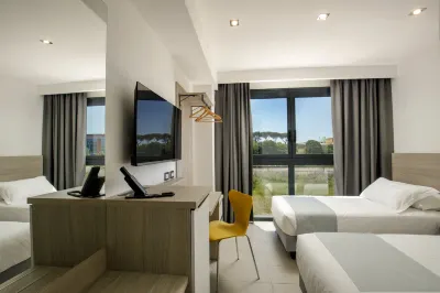 Simon Hotel Aprilia Отели в г. 
