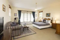 Leura House