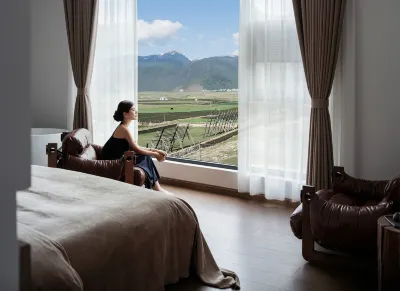 Shangri La Landscape Valley Resort Hotel